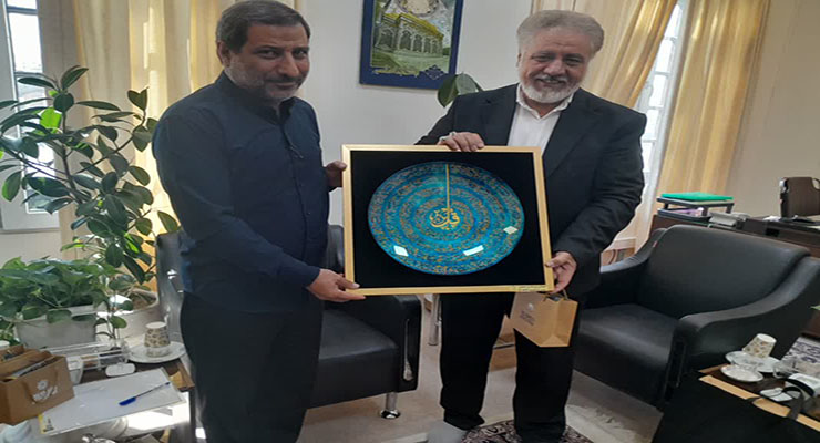 مرداد ماه سال1404، دیدار محمّدجواد فولاد، مدیرعامل بنیاد بین‌المللی خیریه آبشار عاطفه‌ها، با محسن داوری، معاون عالی حرم مطهّر رضوی