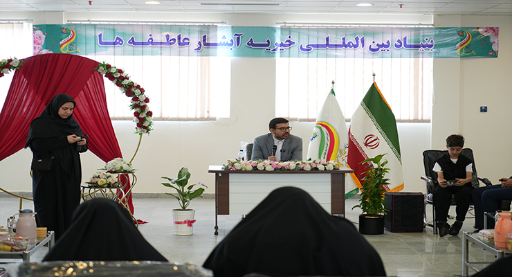 افتتاح واحد تولیدی همای رحمت، مشهد، اردیبهشت ماه سال1404، بنیاد بین‌المللی خیریه آبشار عاطفه‌ها، محمدجواد فولاد ،مدیرعامل بنیاد بین‌المللی خیریه آبشار عاطفه‌ها در کنار مسؤول مشارکت‌های مردمی سازمان بهزیستی و معاون کمیته امداد امام خمینی خراسان رضوی